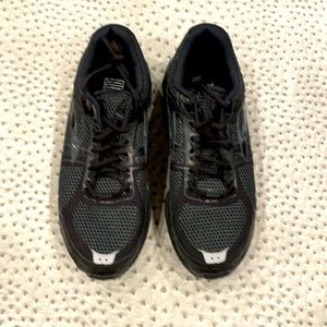 Brooks Addiction 12, new in box, men’s size 2E, wide